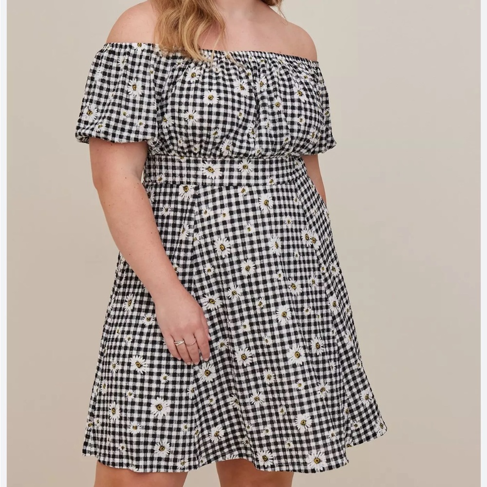 NWOT Torrid Black and White Gingham Daisy Off Shoulder Dress